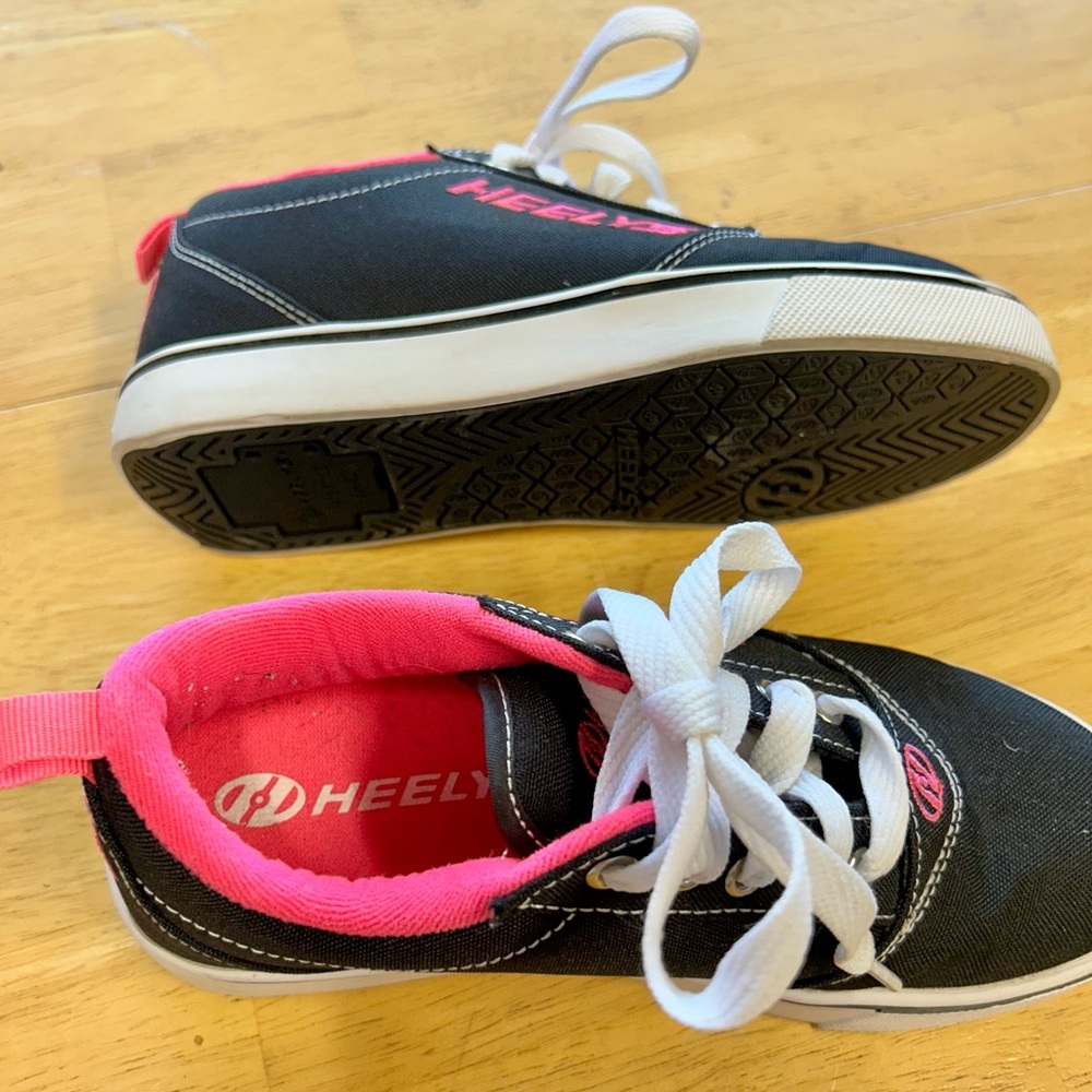 Heelys Girls Black and Pink Shoes